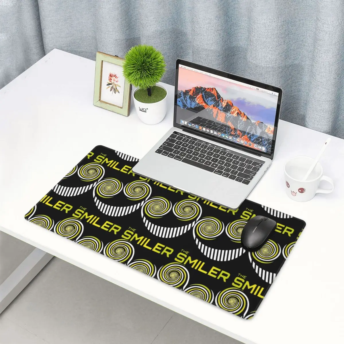 Large Mouse Pad The Smiler Alt - Laptop Accessories Uk ulasan dan harga